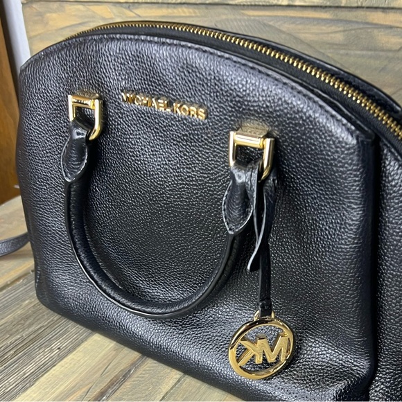 BIN047.2 LIKE NEW Michael Kors MK Logo Gold Charm Black Pebble Leather Satchel - Picture 2 of 10